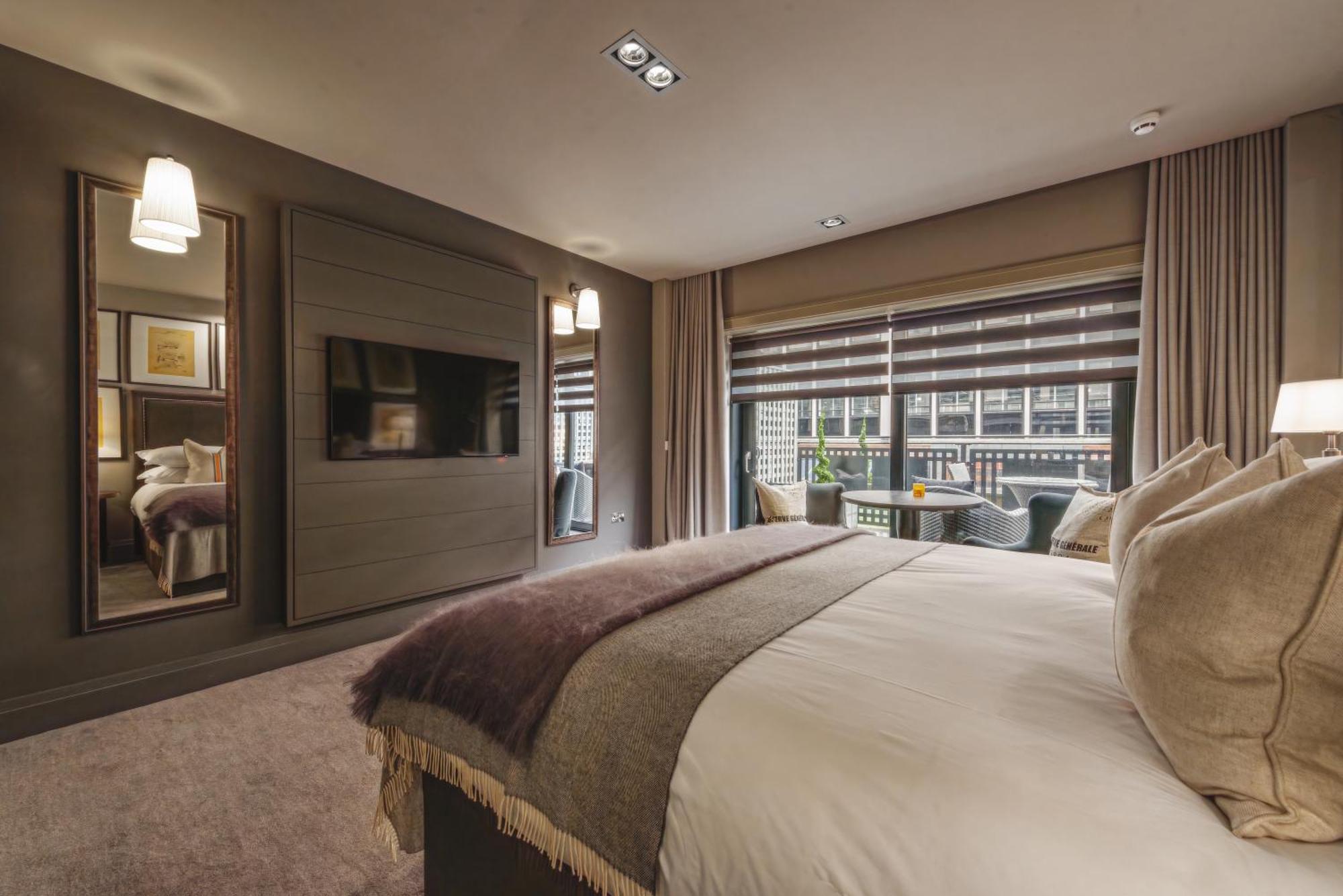 Отель Dakota Leeds Лидс Экстерьер фото A bedroom at The Ivy Collection