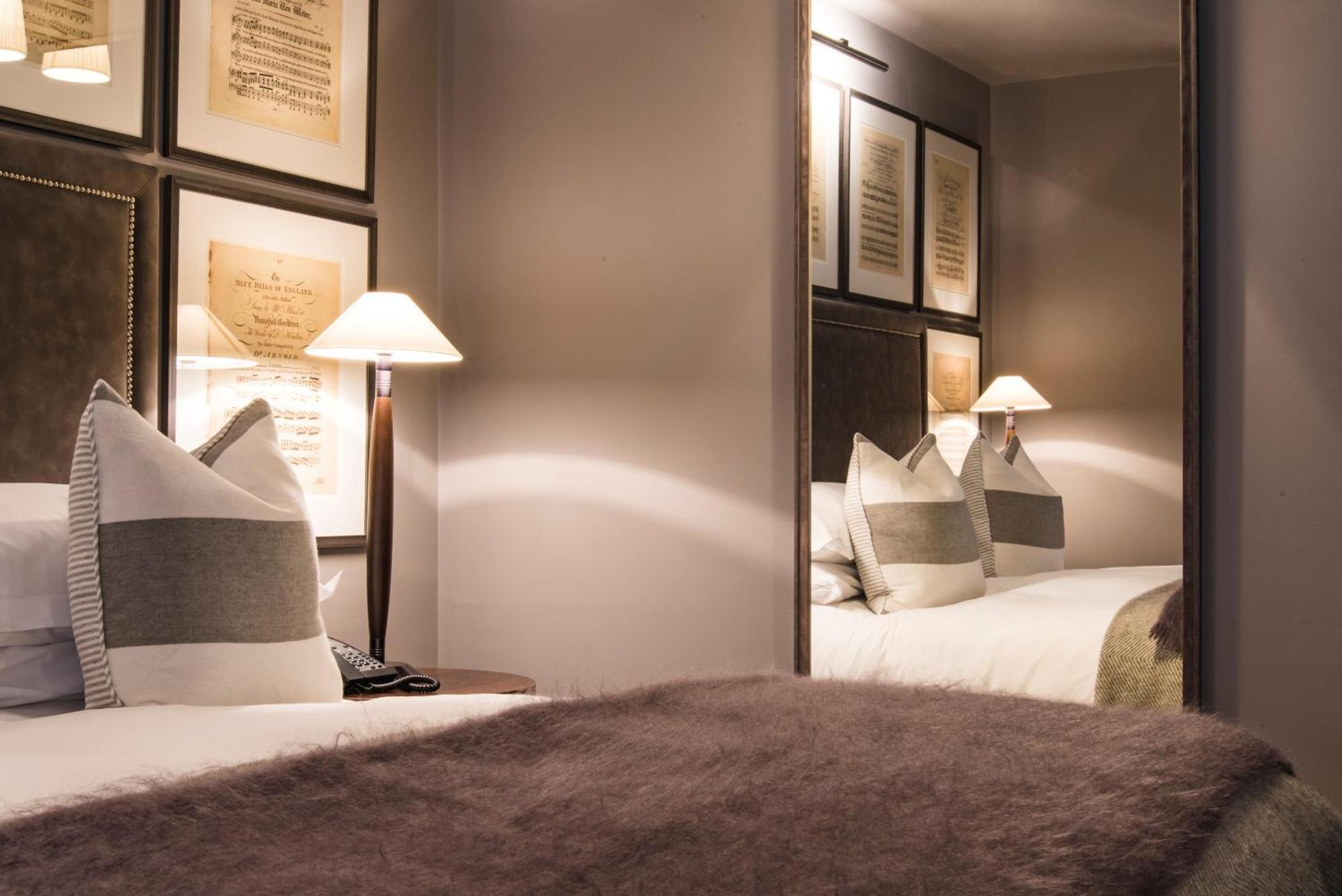 Отель Dakota Leeds Лидс Экстерьер фото A bedroom at the hotel