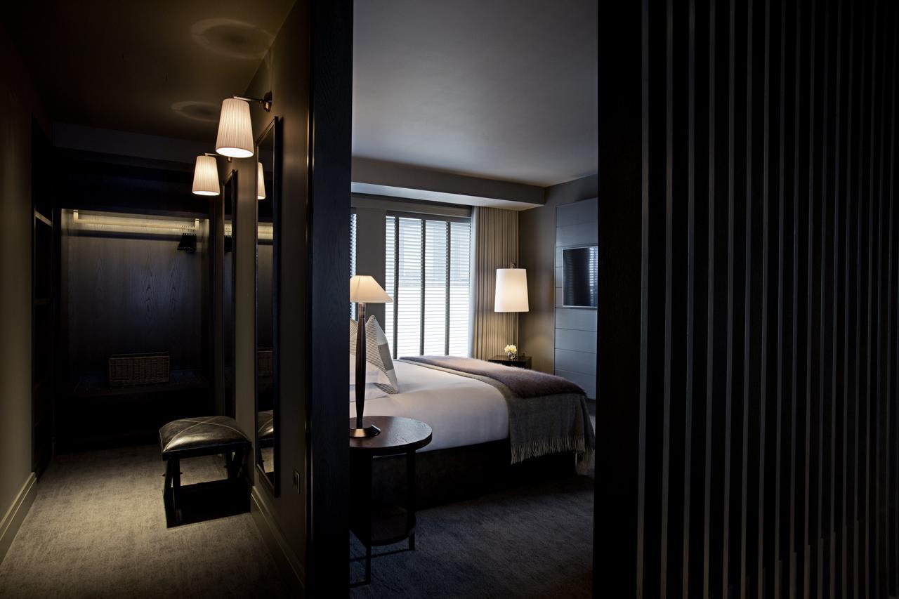 Отель Dakota Leeds Лидс Экстерьер фото A bedroom at The Hari