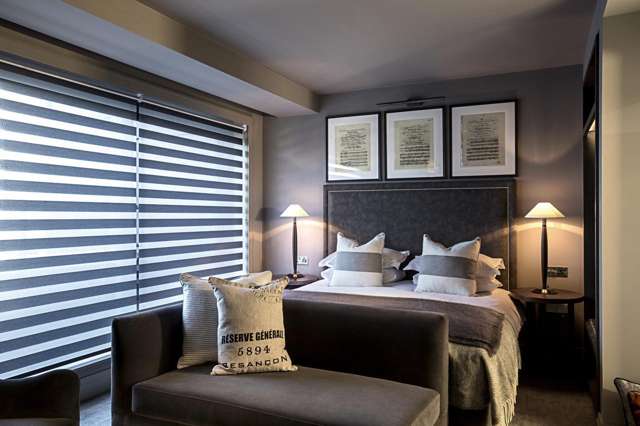 Отель Dakota Leeds Лидс Экстерьер фото A bedroom at the Hotel 57