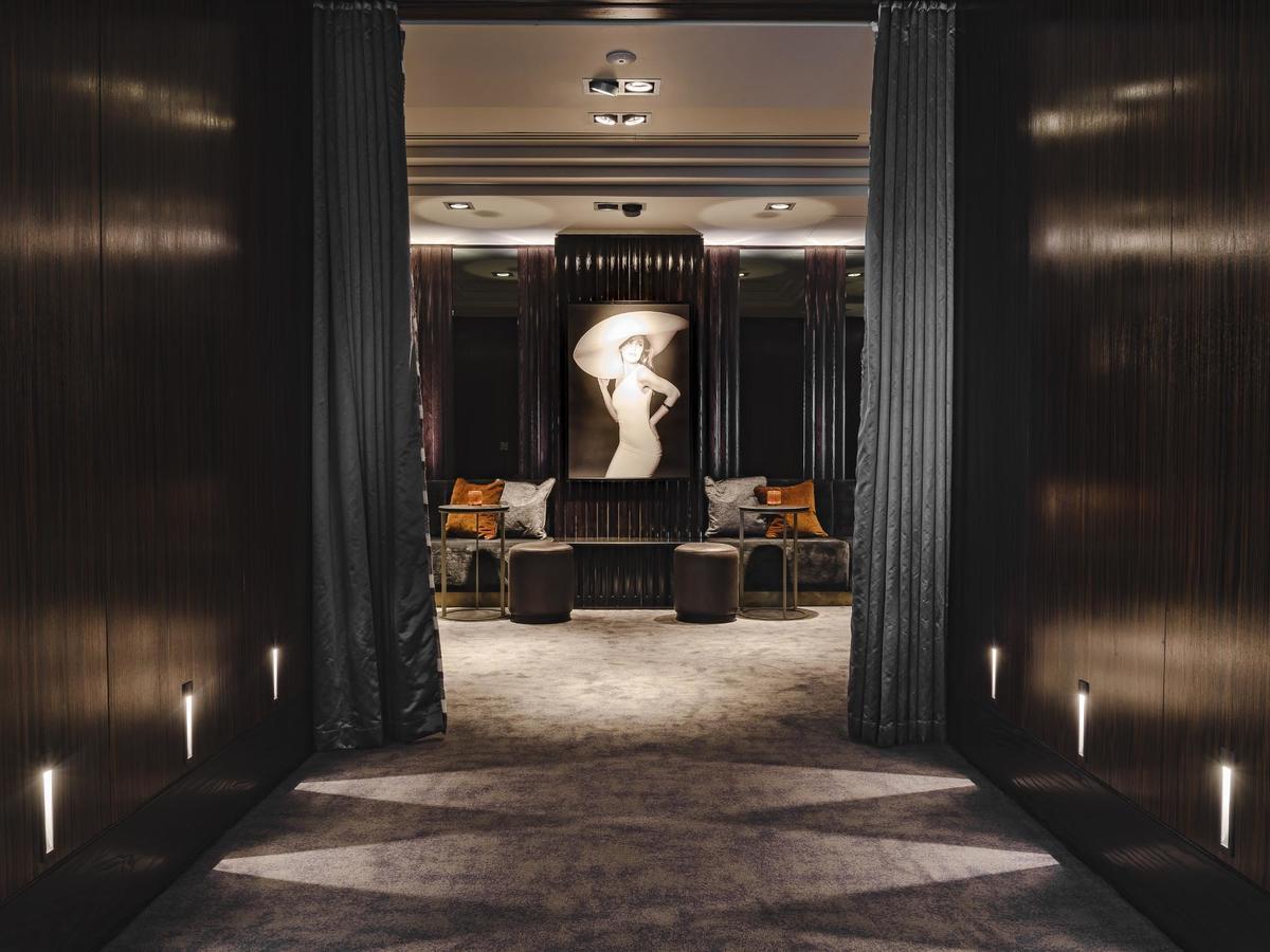 Отель Dakota Leeds Лидс Экстерьер фото The entrance to the club
