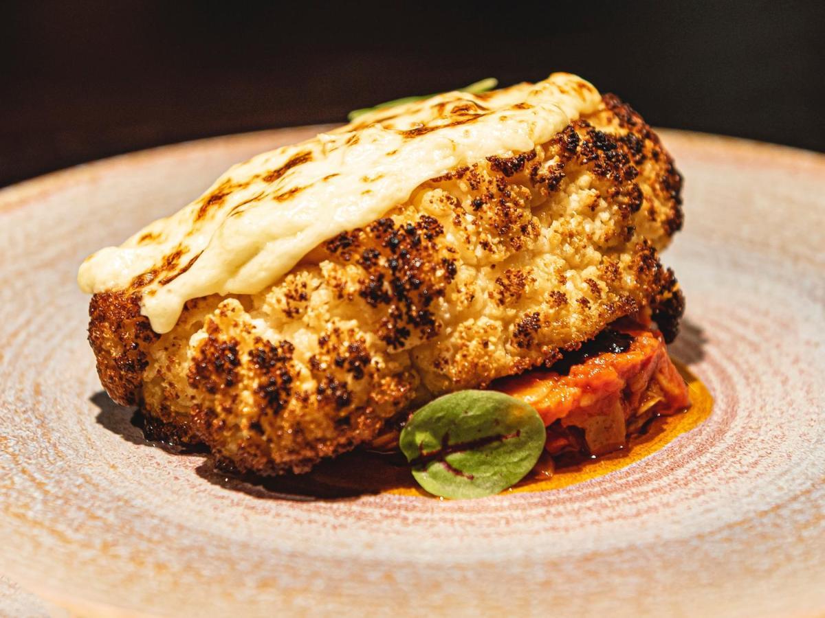 Отель Dakota Leeds Лидс Экстерьер фото A cauliflower steak
